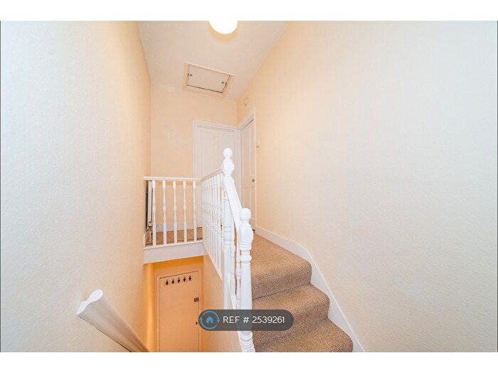 1 Bedroom Flat To Rent In Forest Road, Leytonstone, E11