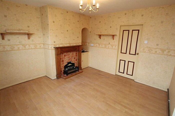 2 Bedroom Terraced House For Sale In Castle Street, Oswestry, SY11