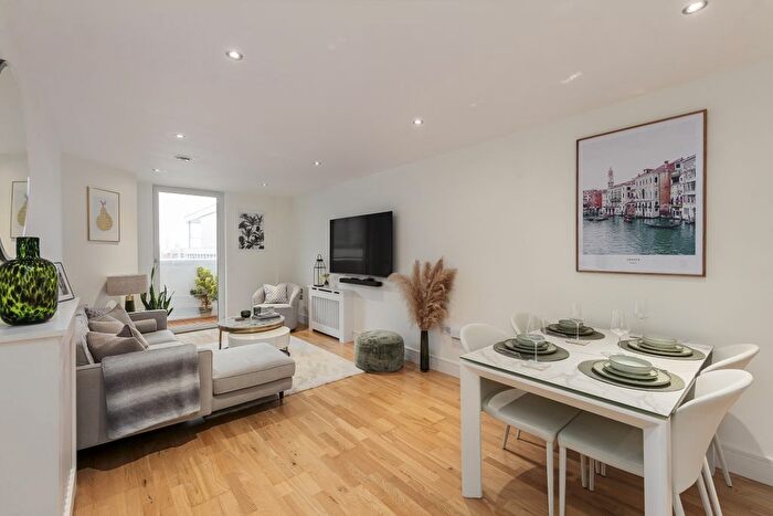 3 Bedroom Flat To Rent In Victoria Parade, London, SE10