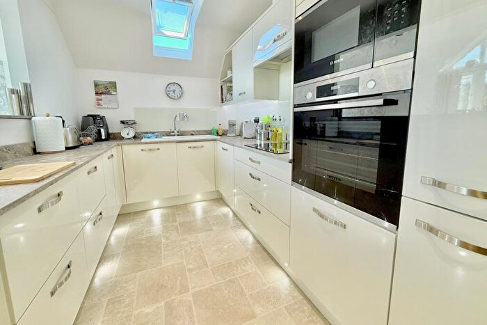 2 Bedroom Apartment For Sale In Wimborne Road, Bournemouth, BH2