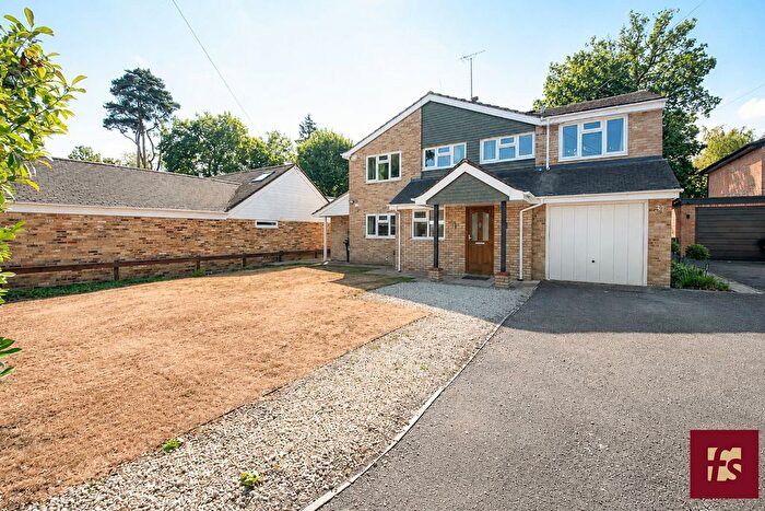 4 Bedroom Detached House For Sale In Lyneham Road, Crowthorne, RG45