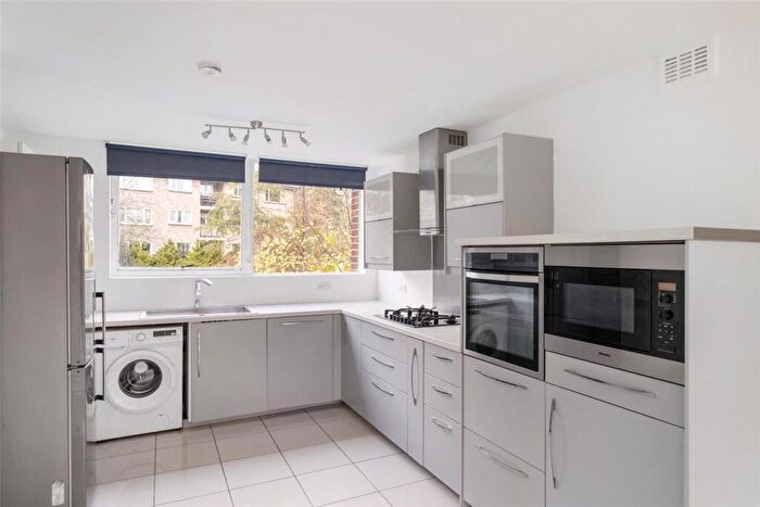 2 Bedroom Apartment To Rent In Auckland Road, London, SE19