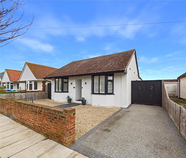 4 Bedroom Bungalow For Sale In Fernwood Avenue, Holland-on-Sea, Clacton-on-Sea, Essex, CO15