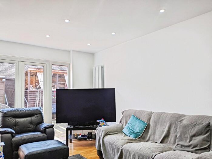 2 Bedroom Terraced House To Rent In Lindbergh Road, Wallington, SM6