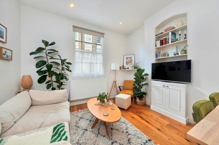 2 Bedroom Flat To Rent In Hanover Gardens, Oval, London, SE11