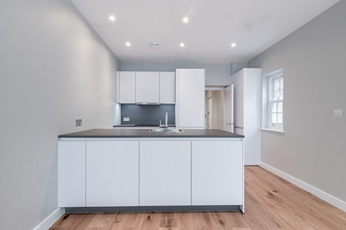 2 Bedroom Flat To Rent In Kingsland Road, London, E8