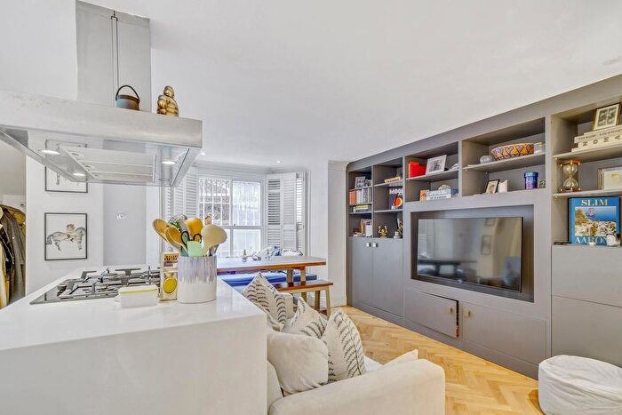2 Bedroom Flat For Sale In Cornwall Crescent, London, W11