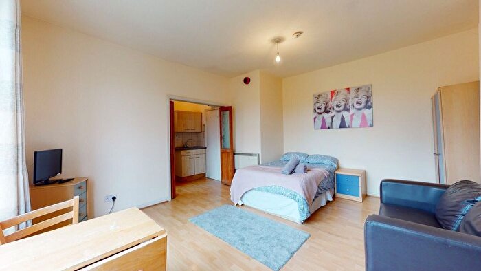 Studio To Rent In Chatsworth Road, Mapesbury, London, NW2