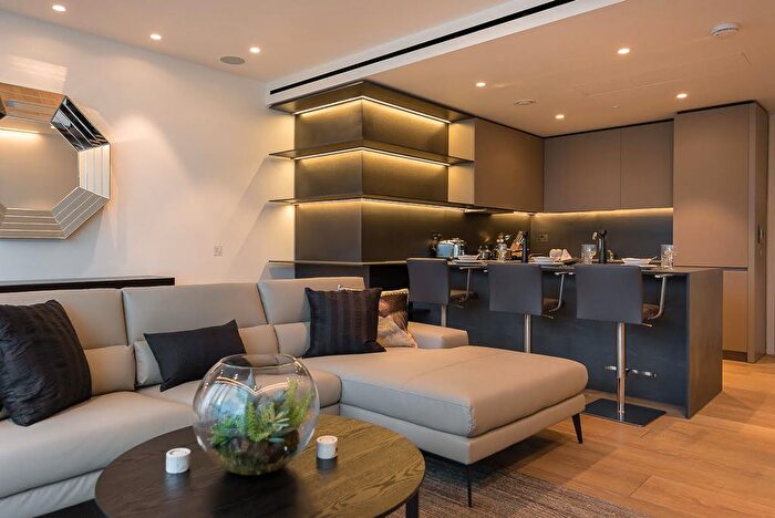 2 Bedroom Flat To Rent In Buckingham Palace Road, London, SW1W