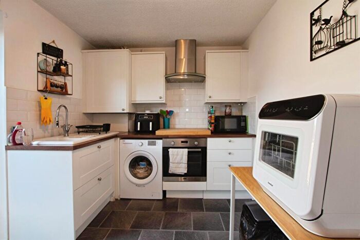 2 Bedroom Semi-Detached House For Sale In Wood Link, Nottingham, NG6