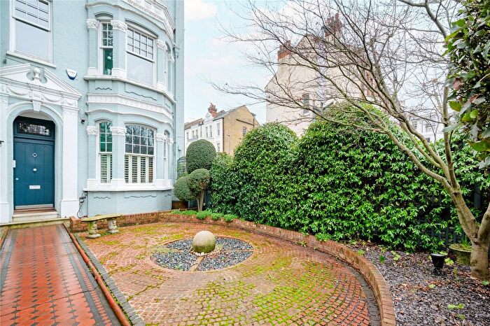 4 Bedroom End Terrace House For Sale In Upper Richmond Road, London, SW15