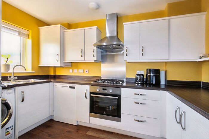 3 Bedroom Terraced House For Sale In Hornchurch Square, Farnborough, GU14