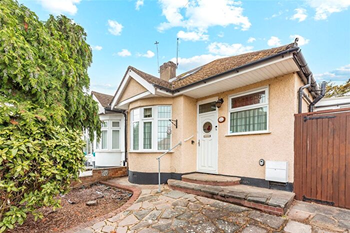 2 Bedroom Bungalow For Sale In Derby Avenue, Upminster, RM14