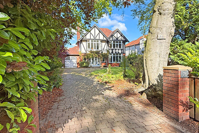 3 Bedroom Detached House For Sale In Hookstone Drive, Harrogate, HG2