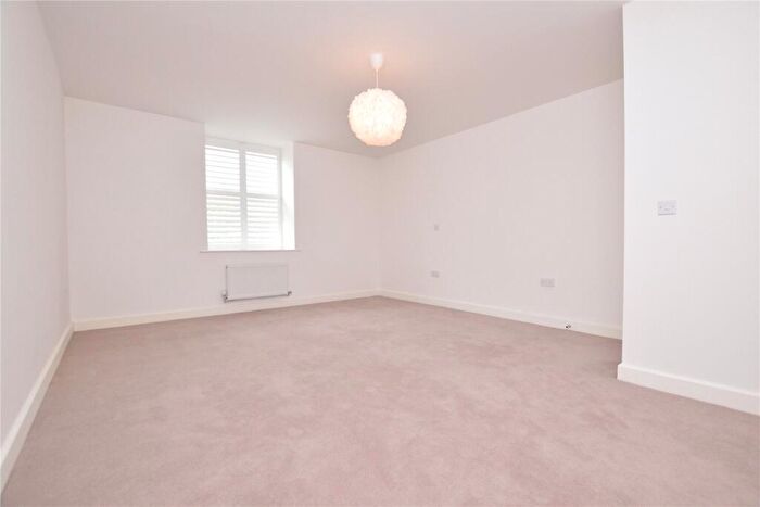 4 Bedroom Town House To Rent In Bobbin Row, Leeds, West Yorkshire, LS12