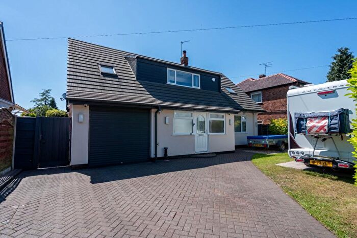 3 Bedroom Detached House For Sale In Taunton Road, Sale, Greater Manchester, M33