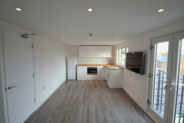 1 Bedroom Flat To Rent In Airthrie Road, Ilford, IG3