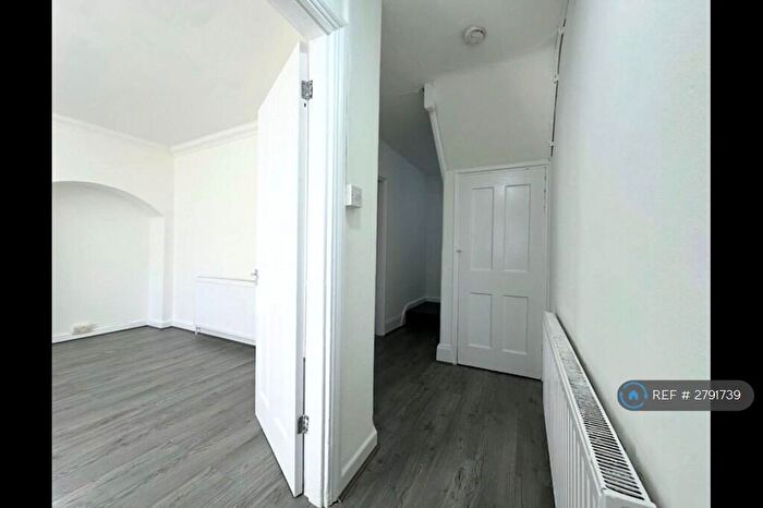 2 Bedroom Terraced House To Rent In Hunters Square, Dagenham, RM10