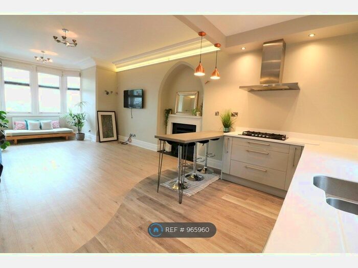 3 Bedroom Flat To Rent In Newcastle Drive, Nottingham NG7