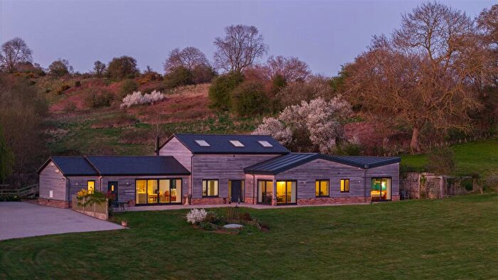 5 Bedroom Barn Conversion For Sale In Partridge Hill, Great Brickhill, Buckinghamshire, MK17