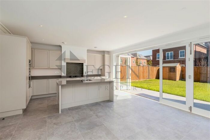 4 Bedroom Detached House To Rent In Barrons Chase, Richmond, TW10