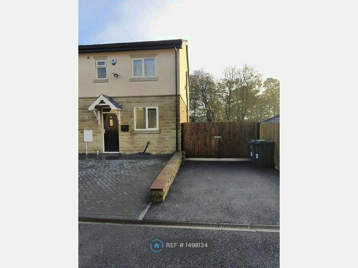 3 Bedroom Semi-Detached House To Rent In Pollits Farm Close, Bradford, BD6