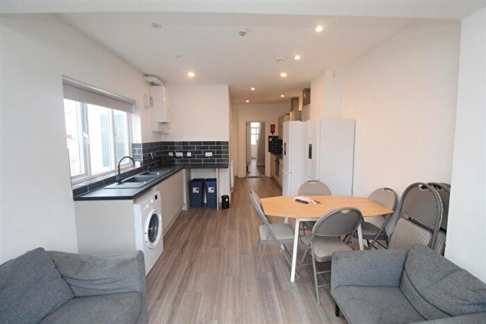 6 Bedroom House To Rent In Brithdir Street, Cardiff, CF24