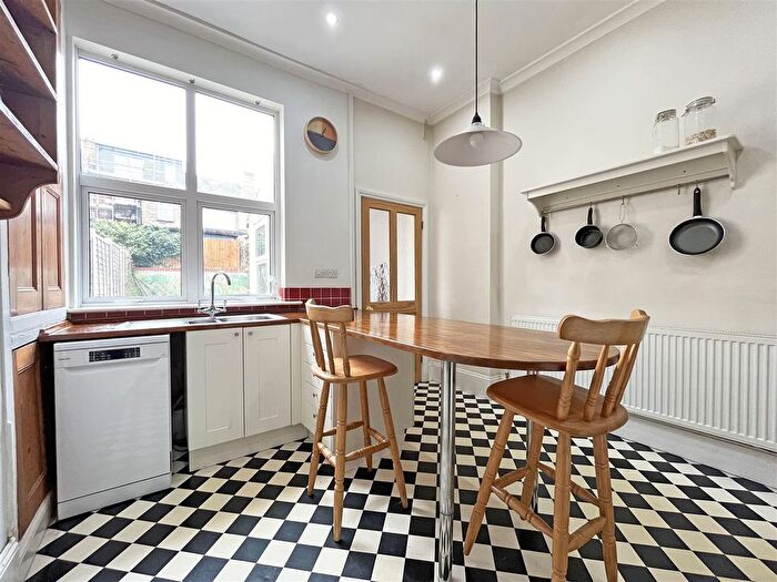 4 Bedroom Terraced House To Rent In Sherbrooke Road, Carrington, Nottingham, NG5