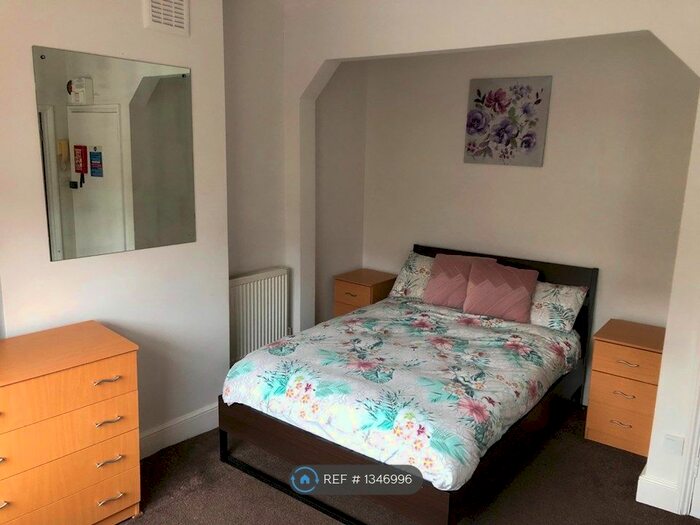 Studio To Rent In Elm Grove, Cricklewood, NW2
