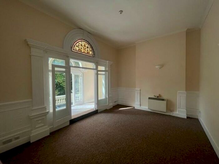1 Bedroom Flat To Rent In Castle Hill, Rochester, ME1
