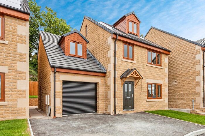 5 Bedroom Detached House To Rent In Ossett Lane, Earlsheaton, Dewsbury, WF12