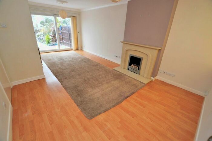 3 Bedroom Semi-Detached House To Rent In Tyringham Road, Wigston, LE18