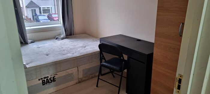 2 Bedroom Flat To Rent In Longview Villas, Collier Row Road, Romford, RM5
