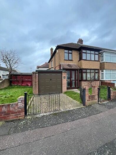 3 Bedroom House To Rent In Cedar Road, Romford, RM7