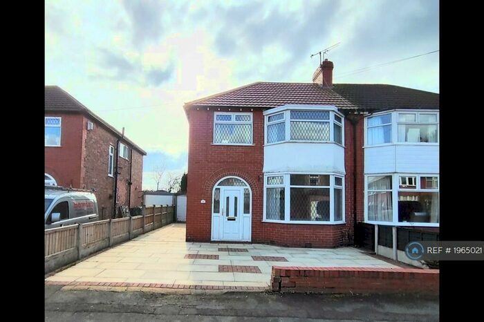 3 Bedroom Semi-Detached House To Rent In Mossdale Road, Sale, M33