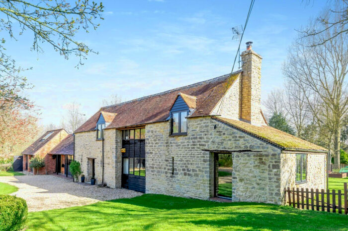 3 Bedroom Country House For Sale In Leckhampstead Road Thornborough Buckingham, Buckinghamshire, MK18