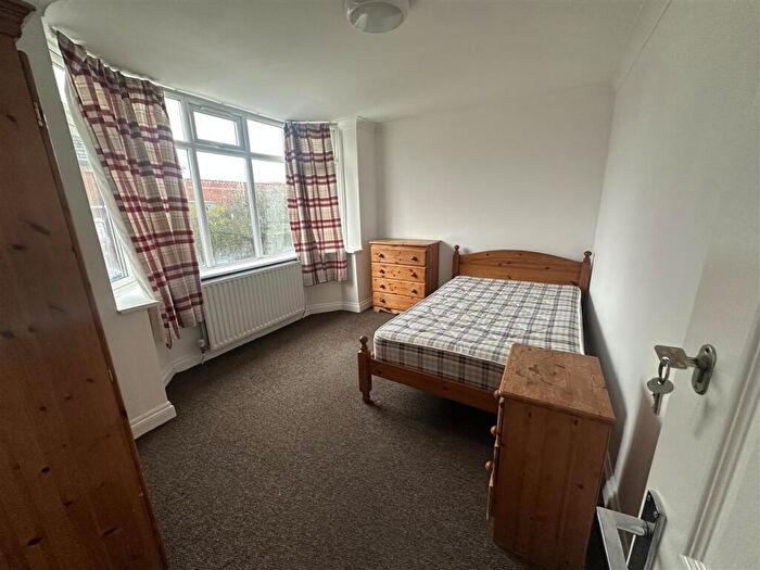 8 Bedroom Semi Detached House To Rent In Portswood Avenue, Southampton, SO17