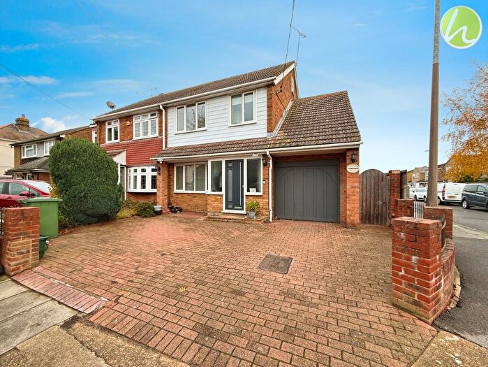 4 Bedroom Semi-Detached House For Sale In First Avenue, Stanford-Le-Hope, SS17