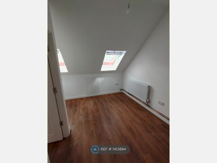 1 Bedroom Flat To Rent In Gander Green Lane, Sutton, SM1