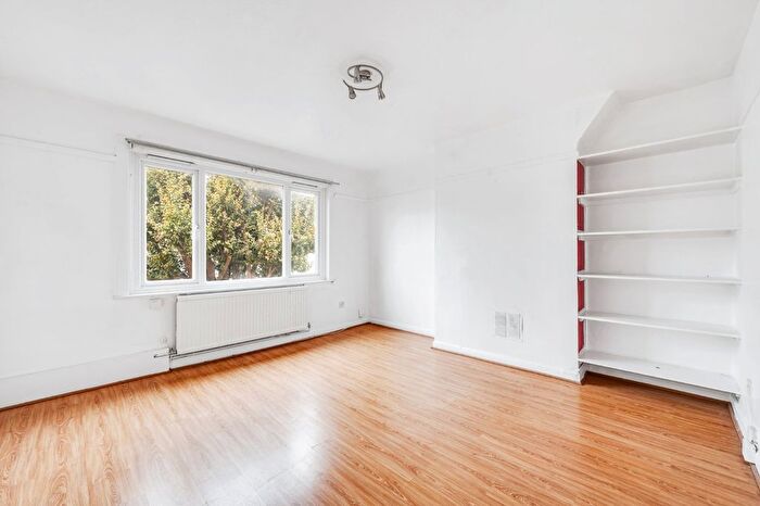 2 Bedroom Flat To Rent In Cedar Grove, Little Ealing, W5