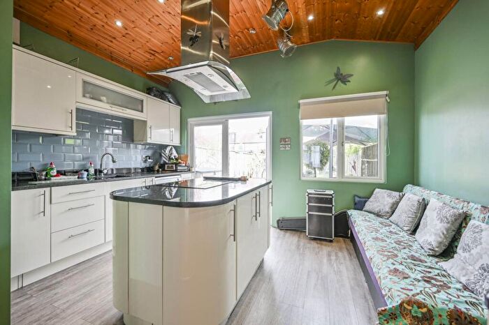 4 Bedroom Terraced House For Sale In Sanderstead Road, Leyton, London, E10