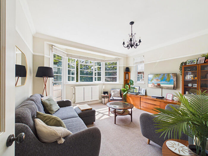 1 Bedroom Apartment For Sale In Knighton Park Road, Stoneygate, LE2