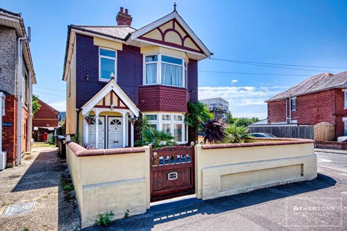 2 Bedroom Flat For Sale In Edgehill Road, Winton, Bournemouth, BH9