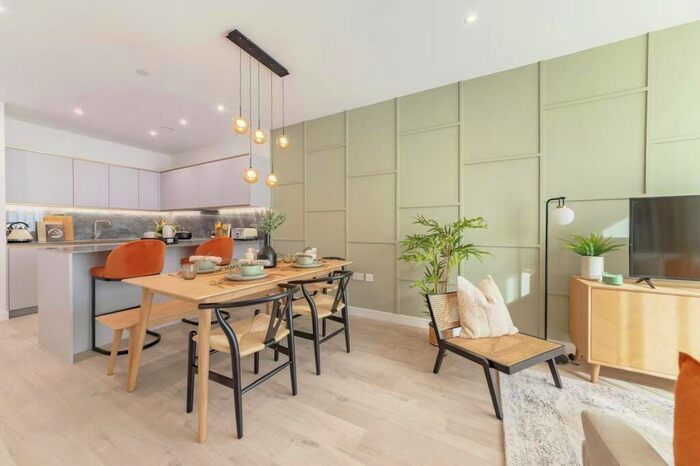 4 Bedroom House To Rent In Springpark Drive, Finsbury Park, N4