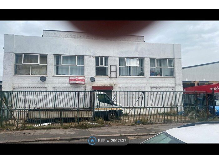 Studio To Rent In Wadsworth Road, Perivale, Greenford, UB6