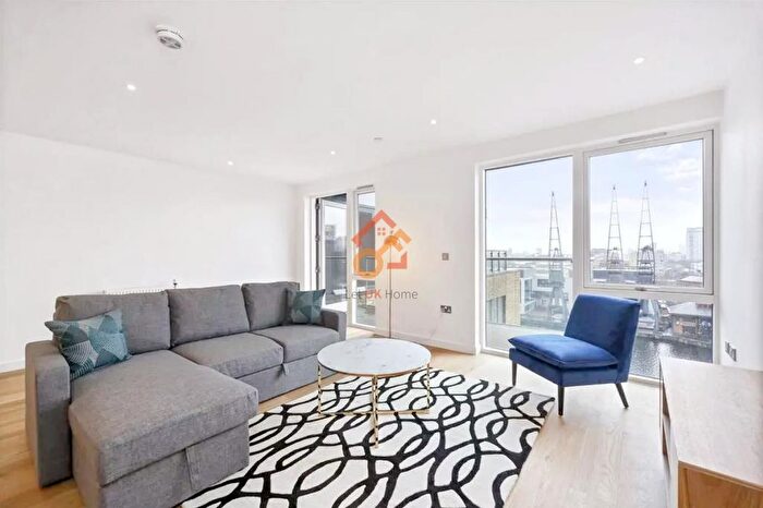 2 Bedroom Flat To Rent In Waterford Court, Turnberry Quay, London, E14