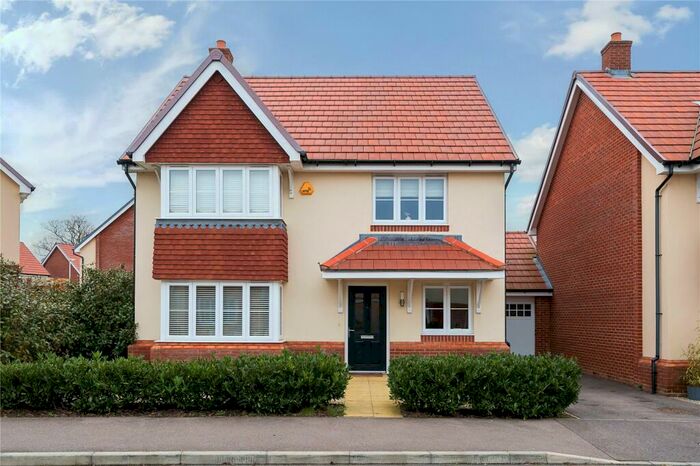 4 Bedroom Detached House To Rent In Cornfield Way, Worthing, West Sussex, BN13