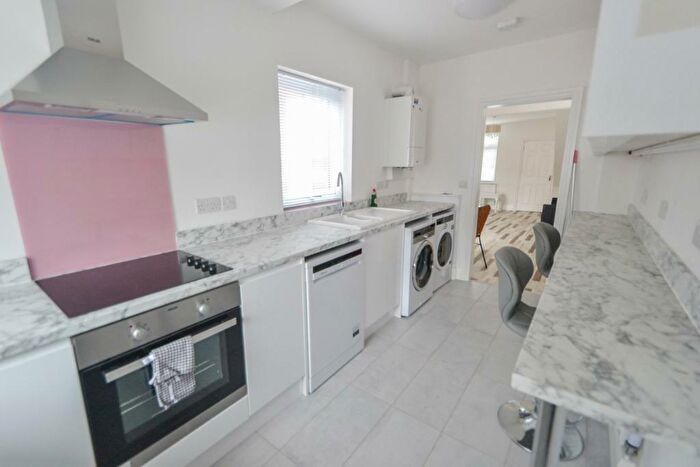 2 Bedroom Detached House To Rent In Abbey Street, Dunkirk, Nottingham, NG7