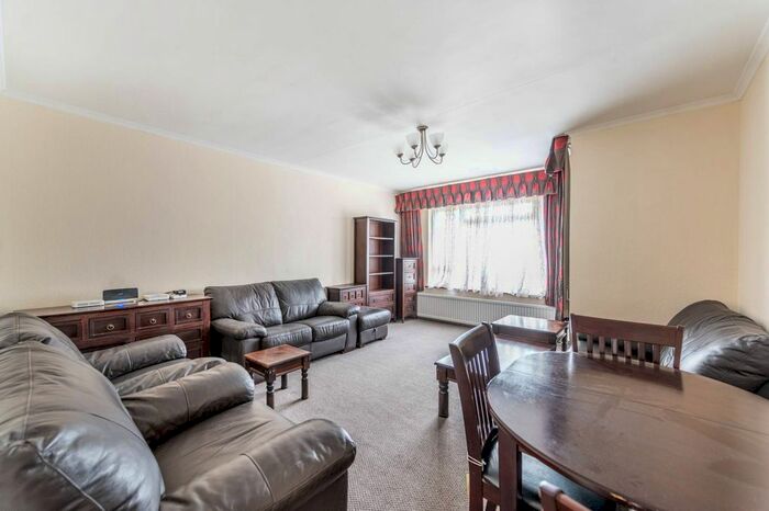2 Bedroom Maisonette To Rent In Jordan Road, Perivale, Greenford, UB6