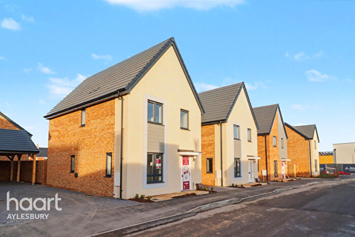 3 Bedroom Detached House For Sale In The Deene, Aylesbury, HP18